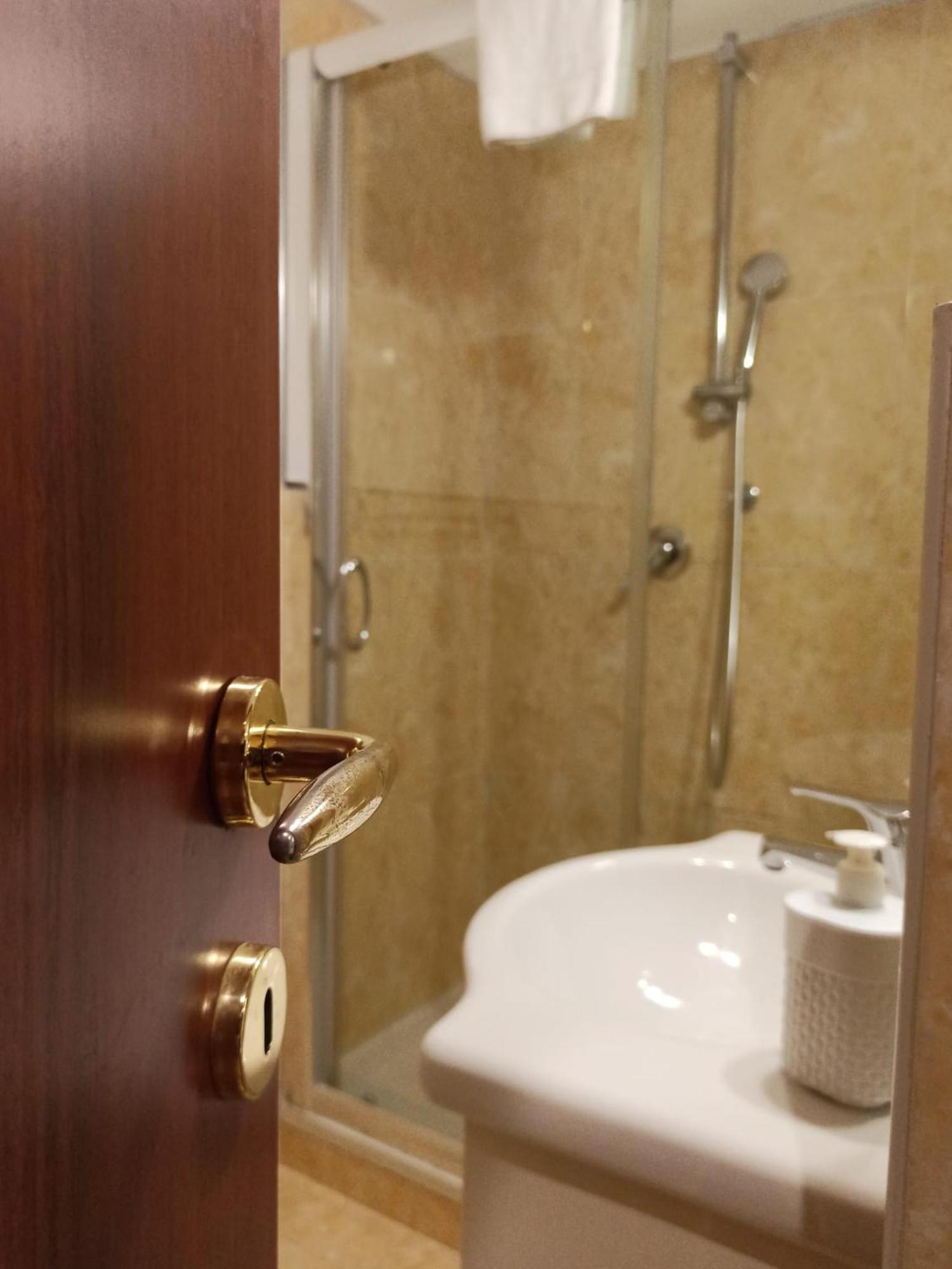 Bed and Breakfast Domina Popolo Рим Екстер'єр фото